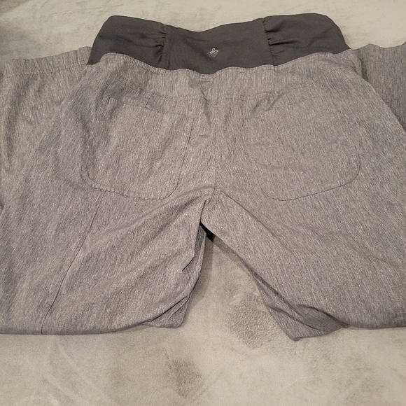 Prana Summit Black and Charcoal Hiking Active Capri Pants Size Small - Picture 9 of 12